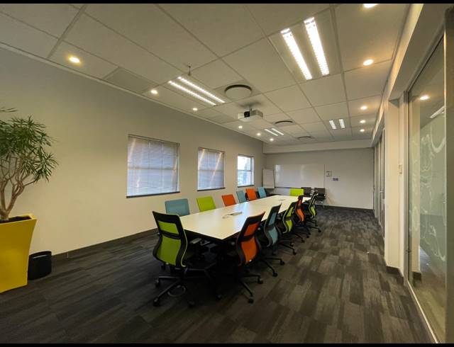 2,095M² OFFICE TO LET IN BRYANSTON